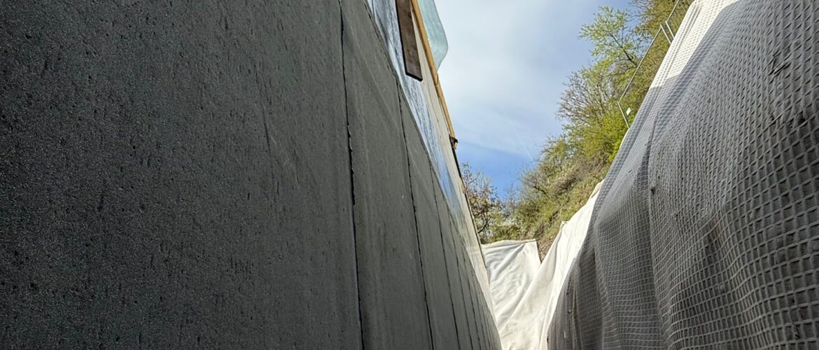 Abgedichtete Kellerwand im Arbeitsraum